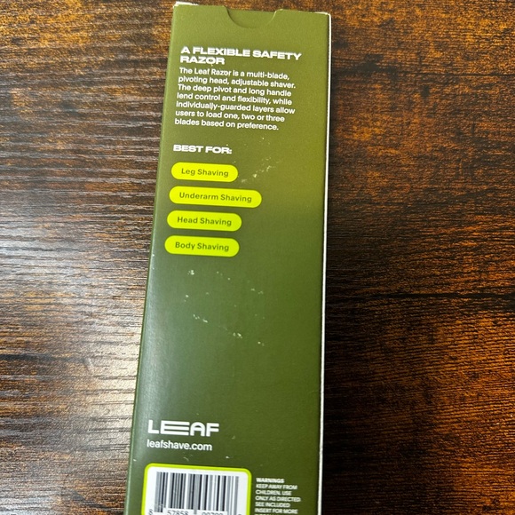 Leaf Triple-Blade Pivoting Razor - Picture 2 of 6